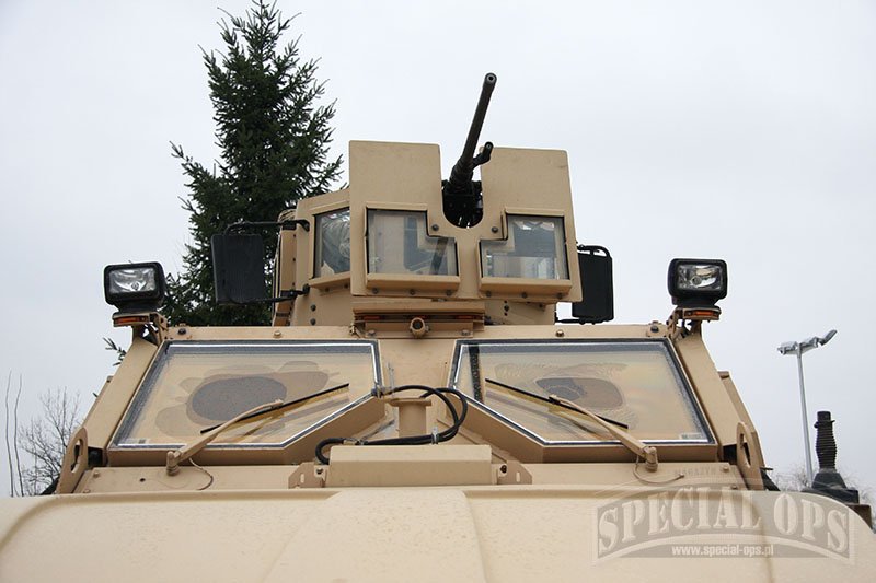 Na pojazdach M-ATV mogą być instalowane, poza widoczną na zdjęciu opancerzoną wieżyczką strzelca, również zdalnie sterowane stanowiska strzeleckie