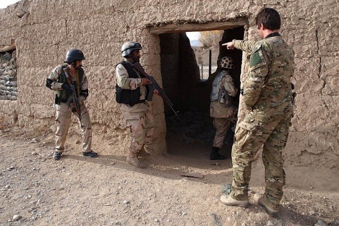 Szkolenie jednostki taktycznej afgańskiej policji w prowincji Ghazni przez żołnierzy Jednostki Wojskowej Komandos&oacute;w z TF-50 w roku 2011. Fot. Fot. kmdr Janusz Walczak
&nbsp;