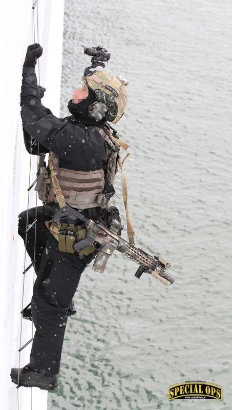 K-Komando podczas ćwiczeń w działaniach kontrterrorystycznych na morzu.