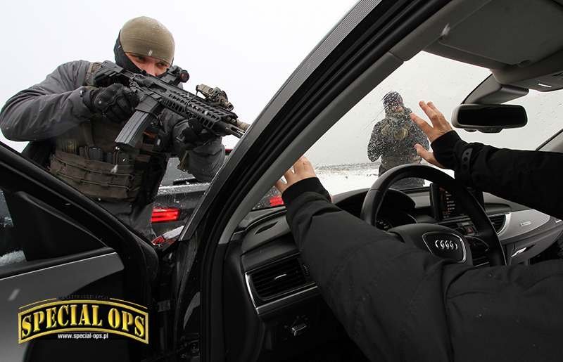 K-komando pełni funkcję jednostki taktycznej Biura Operacyjnego estońskiej Centralnej Policji Kryminalej KKP, na co dzień zapewniając wsparcie siłowe różnym wydziałom policji, straży granicznej i KaPo podczas zatrzymywania najbardziej niebezpiecznych prz.