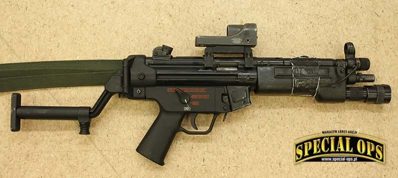 Pistolet maszynowy MP5A5 używany przez K-Komando.