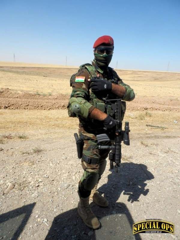 Komandos Counter Terrorism Unit Rady Bezpieczeństwa Regionu Kurdystanu (CTU EAHK) sformowanej w siłach wiernych KDP, w Hewler.