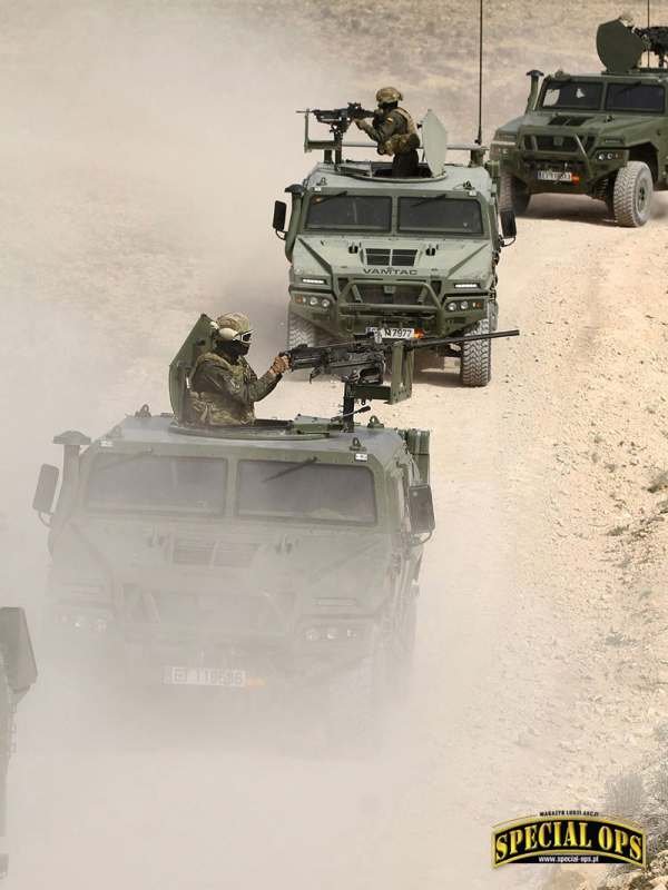 Trening movilidad tactica na pojazdach terenowych Uro VAMTAC S5, zastępowanych przez nowe pojazdy  Toyoty Fox i podobny wariant VAMTAC OE (Operaciones Especiales), skonfigurowane pod kątem oczekiwań sił specjalnych (fot. 1).