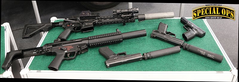 Broń JW GROM: kbk HK416A5, pm HK MP5SD5, pistolety Glock17, HK USP i Five-seveN.  Fot. A Szwed