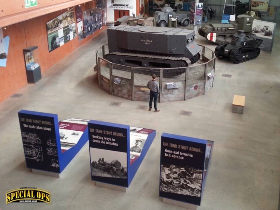 "Little Willie" w Woodward Exhibition Hall - początek trasy zwiedzania - Muzeum Czołgów (The Tank Museum) w Bovington w Dorset.