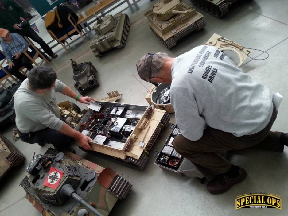 Ekspozycja modeli pojazdów pancernych, w dużej części ruchomych i zdalnie sterowanych podczas "Tiger Day 2016" w Muzeum Czołgów (The Tank Museum) w Bovington w Dorset.