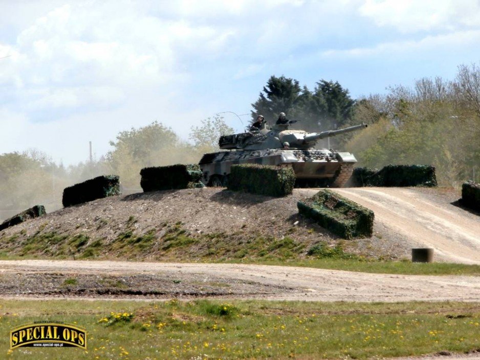 Leopard I  podczas pokazu poprzedzającego wyjazd Tygrysa - "Tiger Day 2016" w Muzeum Czołgów (The Tank Museum) w Bovington w Dorset.