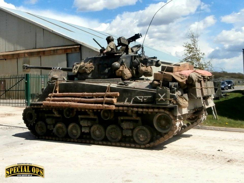 Filmowa "Furia", czyli Sherman M4A3E8 "Easy Eight" - "Tiger Day 2016" w Muzeum Czołgów (The Tank Museum) w Bovington w Dorset.