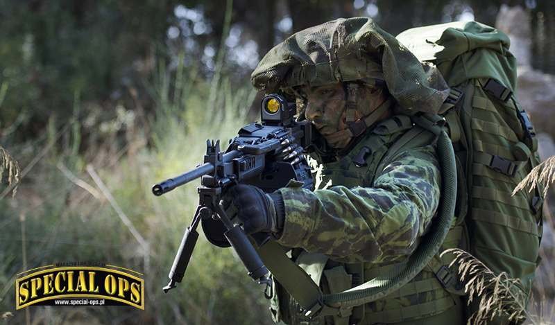 Strzelec w mundurze Fightex firmy Fibrotex Technologies Ltd., o nowym typie kamuflażu proponowanym IDF.
