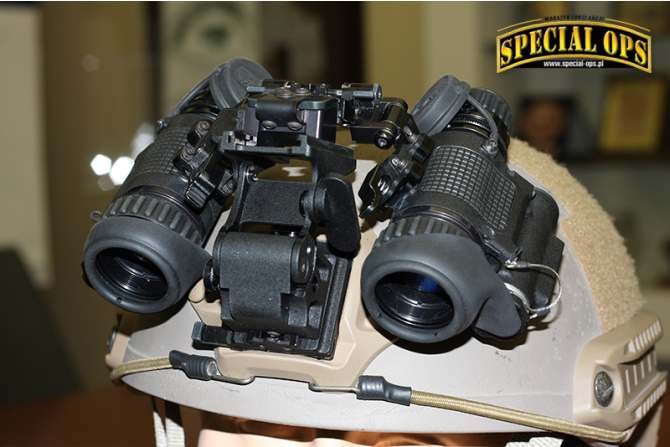 Mostki dla monookular&oacute;w noktowizyjnych oferowane przez polskich konstruktor&oacute;w z firmy PCO można por&oacute;wnać z goglami AN/PVS-31 BNVD (Binocular Night Vision Device) używanymi przez USSOCOM