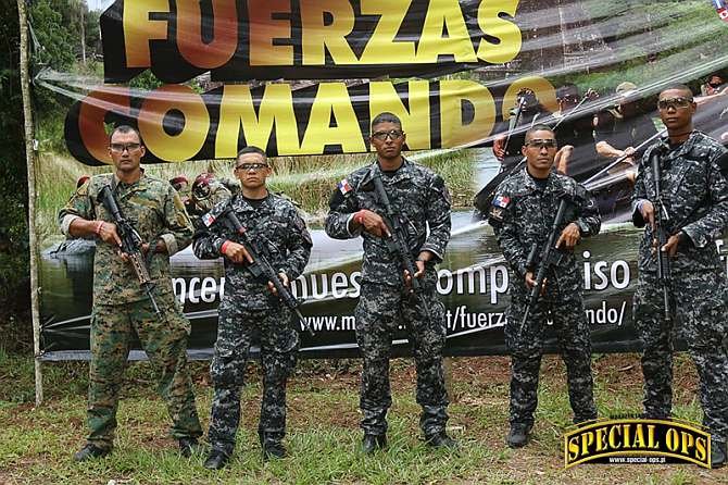 Panama: reprezentacja głównej jednostki kontrterrorystycznej Policji Narodowej UFEC (Unidad de Fuerzas Especiales Contraterrorismo)