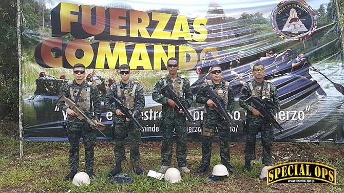 Peru: żołnierze z 1. Brigada de Fuerzas Especiales, jednostki specjalnej sił powietrznych GRUFE (Grupo de Fuerzas Especiales) i  piechoty morskiej Batallon de Comandos.