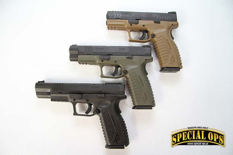 Trzy z czterech wersji pistoletów XDM różniące się długością lufy (96 mm, 116,5 mm i 133 mm) oraz szkieletami w trzech podstawowych odmianach kolorystycznych (dostępne również z zamkiem w kolorze stalowym). Pierwszy od góry jest doskonałą propozycją bron.