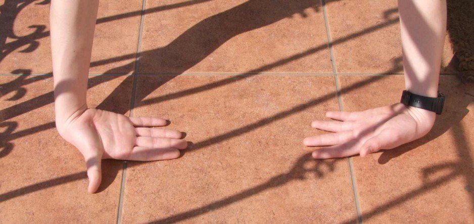 Rys. 6 Pompki na grzbietach dłoni (typowe dla sztuk walki kung fu np. ving tsun)