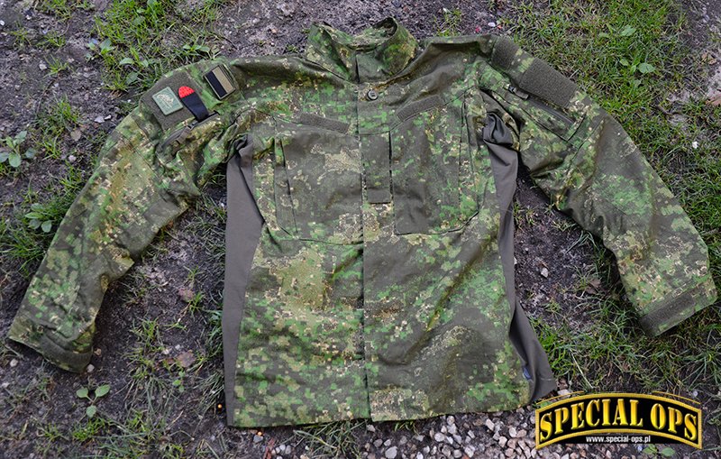 Wz. 2010 na sterydach? Pomimo pewnych podobieństw,
MBDU  (Modern Battle Dress Uniform) to zupełnie inny krój i podejście do tematu bluz mundurowych. Zdjęcie: P.S., Helikon-Tex