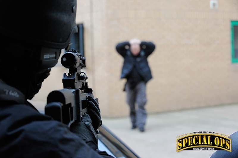 Brytyjscy policjanci AFO podczas szkolenia taktycznego Initial ARV Course w Tactical Training Centre (Stockton-on-Tees).