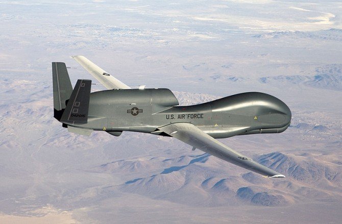 Bezzałogowy samolot rozpoznawczy RQ-4 Global Hawk Fot. USAF