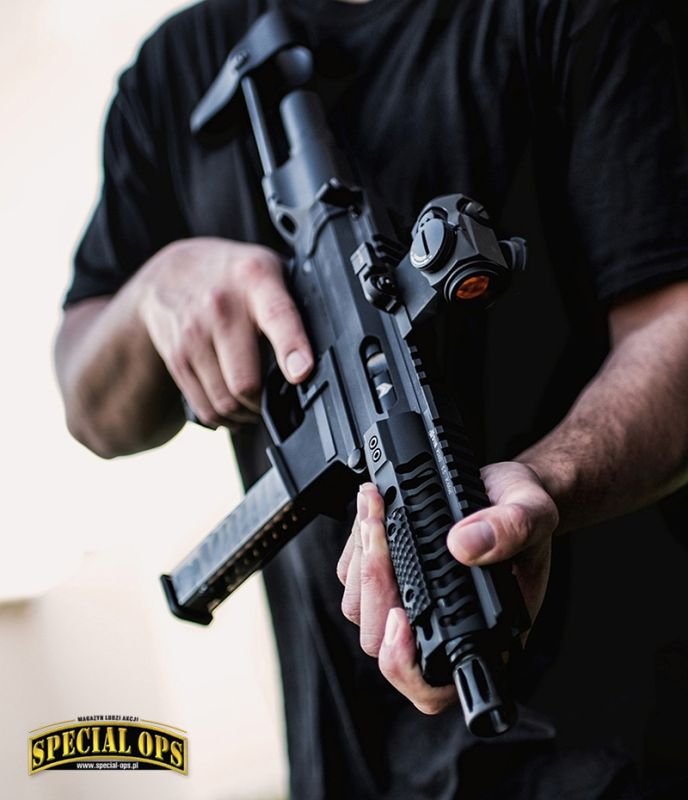 Angstadt Arms UDP-9 PDW z kolbą teleskopową MVB 9 MM ARC Stock; fot: US DoD, US Army, CID PAO/DVIDS, Angstadt Arms, Bushmaster Firearms, BT AG, Colt LLC, CMMG, CZ-USA, Beretta USA, Heckler & Koch GmbH, SIG SAUER, Inc.