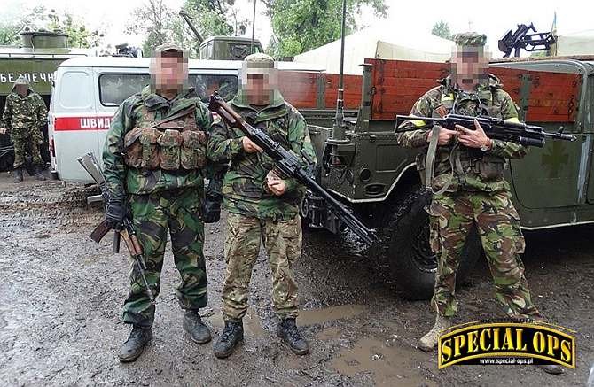 Morscy komandosi Ukrainy podczas działań w rejonie ATO, w typowej dla ukraińskich sił specjalnych mieszance umundurowania różnego pochodzenia, tu z dominacją tanich  brytyjskich sortów w kamuflażu DPM.