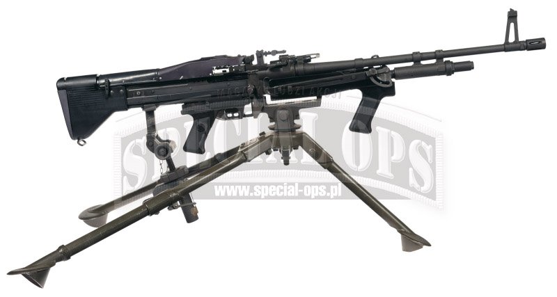 M60E na podstawie trójnożnej i w rękach sealsa.