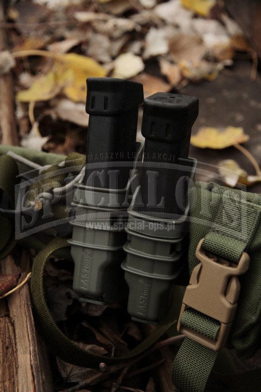 Ładownice FastMag Pistol są kompatybilne z szeregiem jedno- i dwurzędowych magazynków pistoletowych (na zdjęciu magazynki do Glocka 17) w różnych kalibrach. Można w nich również przenosić magazynki do niektórych pistoletów maszynowych - np. HK MP5.