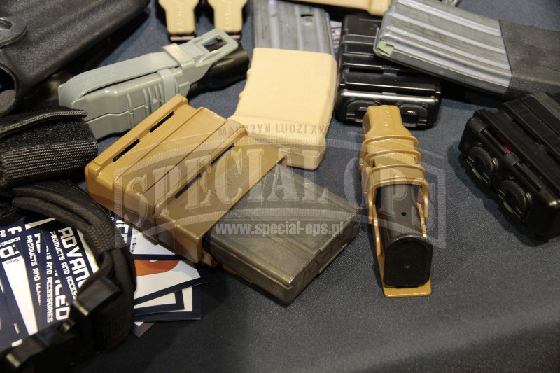 Ładownica FastMag Heavy przeznaczona do przenoszenia pudełkowych magazynków do karabinów HK G3, FN FAL, FN SCAR-H lub innych, zbliżonych pod względem rozmiaru.