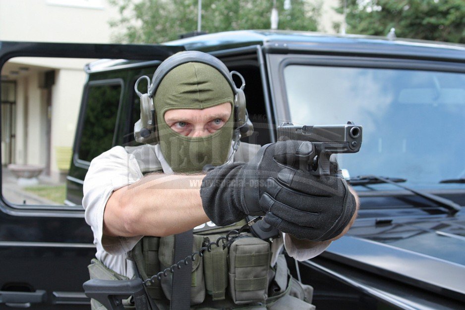 W Polsce glocki to podstawowe pistolety w większości formacji specjalnych MSWiA (policji, Straży Granicznej, BOR), ABW i WR DWS MF.