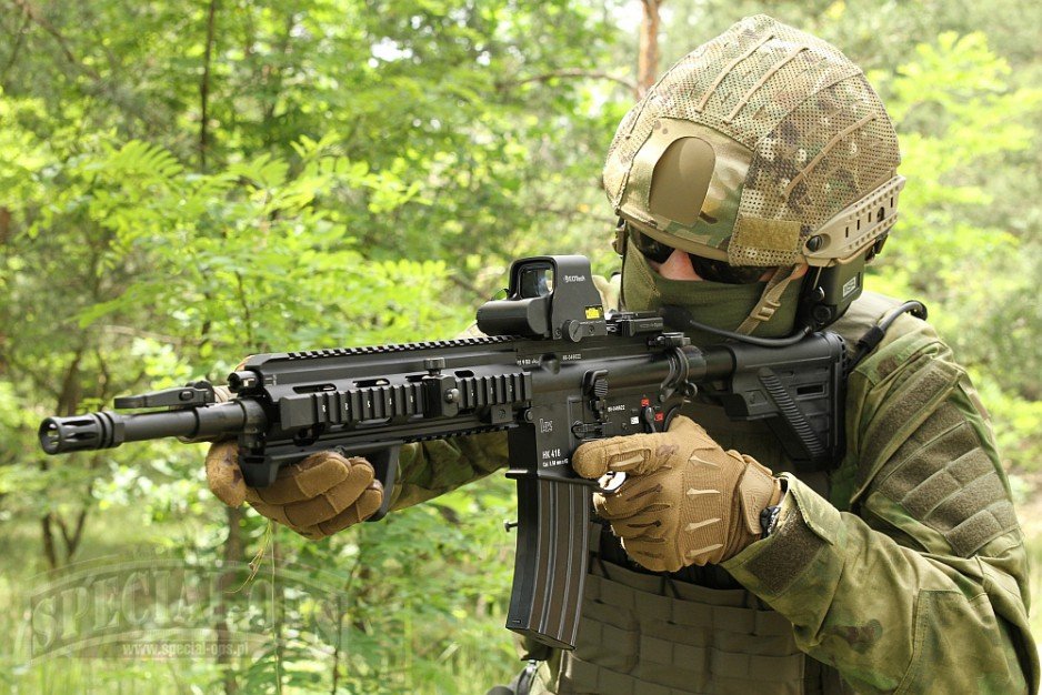 HK416A5 w z lufą o długości 14,5” (368 mm).