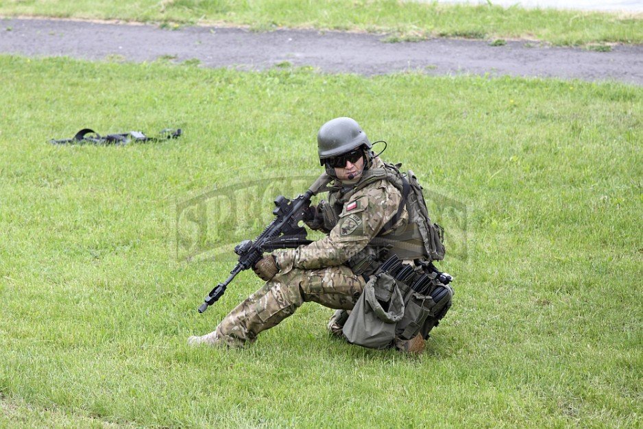 Szturm na obiekt lądowy przeprowadziła sekcja z Jednostki Wojskowej Komandosów przy wsparciu żołnierzy z Jednostki Wojskowej Agat.