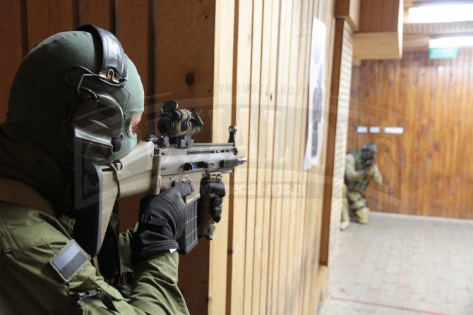 Zestawy UTM podczas testów w dawnym WZS BOR. Broń widoczna na zdjęciu zasilana jest z magazynka Lancer Systems.