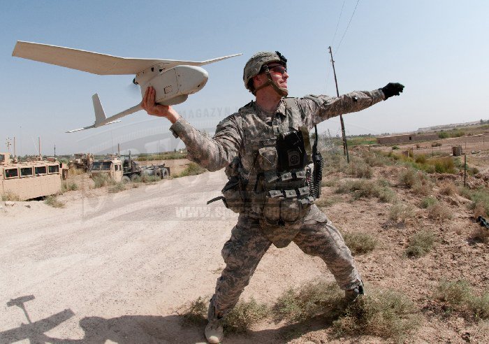 AeroVironment RQ-11 Raven to startujący z ręki bezzałogowiec wykorzystywany przez operujące w Afganistanie oddziały ODA ze składu sił specjalnych.
