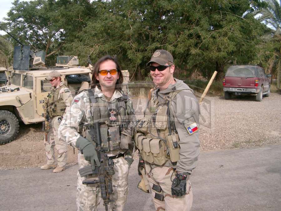 1. Chor. „Kisiel” i SEAL Chris Kyle, autor książki „Cel snajpera”(patrz Special Ops 4(17)2012), w czasie działań w Iraku.