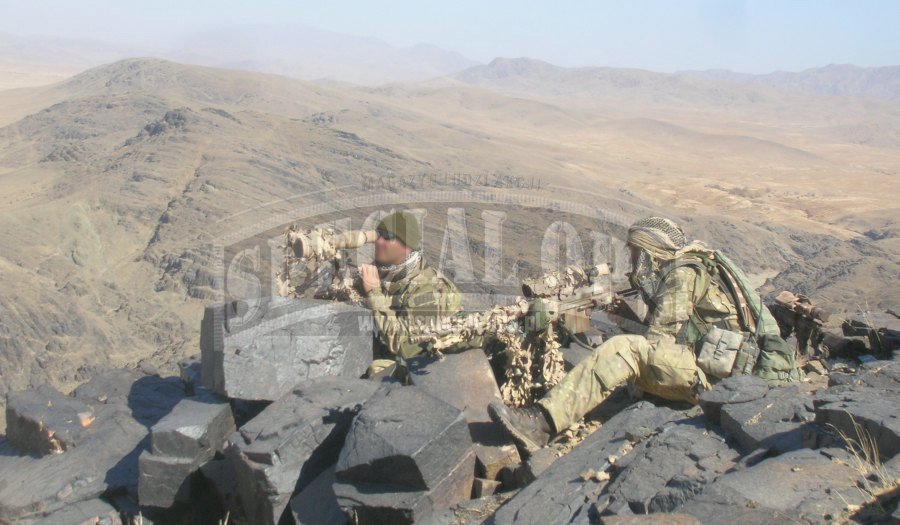 Para snajperów z JW GROM podczas wykonywania zadania w Afganistanie.
