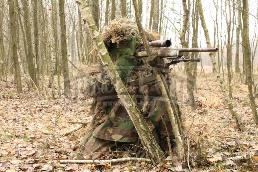 Ghillie suit używane przez snajperów JW GROM są wykonywane przez nich samych na bazie różnych mundurów.