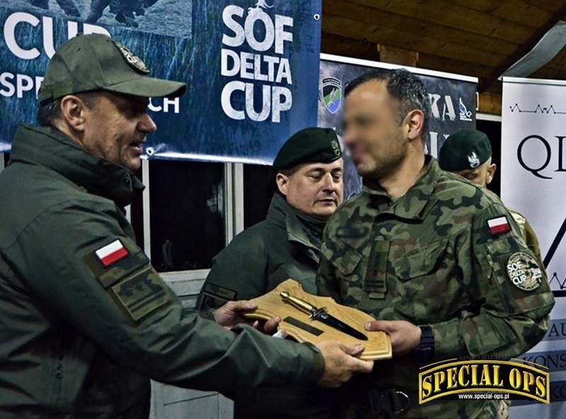 Nagrody wręczał zwycięzcom zastępca Dowódcy Komponentu Wojsk Specjalnych, płk Ryszard Pietras.
