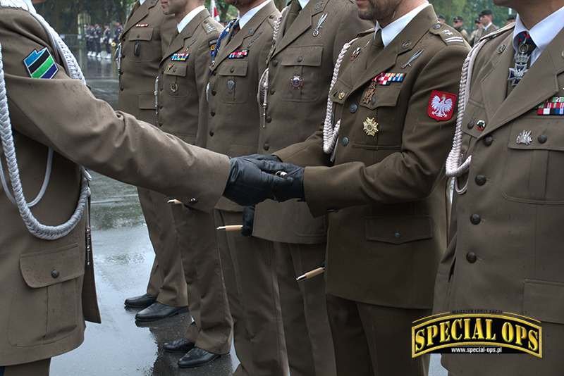 Kadr z uroczystości X-lecia powołania Wojsk Specjalnych jako Rodzaju Sił Zbrojnych, która odbyła się w dniu 24 maja 2017 r. w siedzibie Dowództwa Komponentu Wojsk Specjalnych w Krakowie.