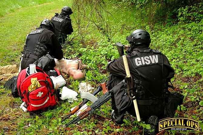 Stacja „Wir”: GISW Koszalin udziela pomocy rannemu cywilowi...