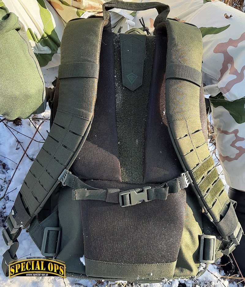 Część plecowa: widoczne poduszki amortyzacyjne i łukowa forma szelek z systemem Lynx Laser cut. Zdjęcie: Ireneusz Chloupek, First Tactical