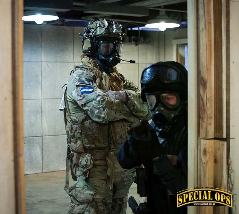 Z racji swojej specjalizacji żołnierze z kompanii CIF są oczywiście również najlepiej przygotowani do szkolenia zaprzyjaźnionych sił w zakresie DA, CT i HR. „Zielone Berety” z 7. SFG(A) jako instruktorzy kolumbijskiej jednostki kontrterrorystycznej AFEAU.