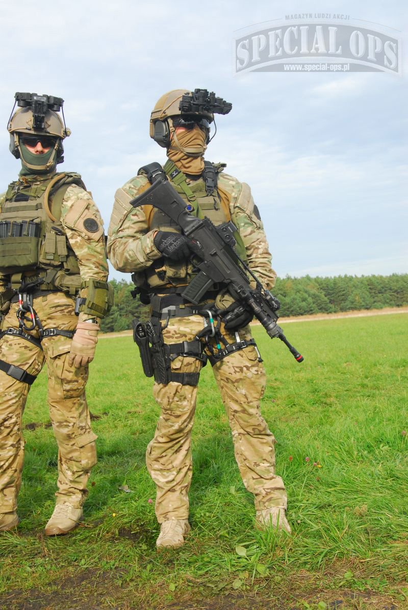 Pokaz wyposażenia i uzbrojenia komandosów JW FORMOZA podczas ćwiczeń Anakonda-12