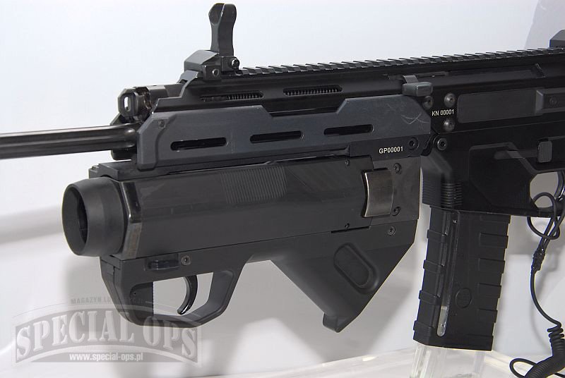 Prototyp granatnika 40 mm pod lufą karabinka MSBS-5,56 (FB Łucznik-Radom).