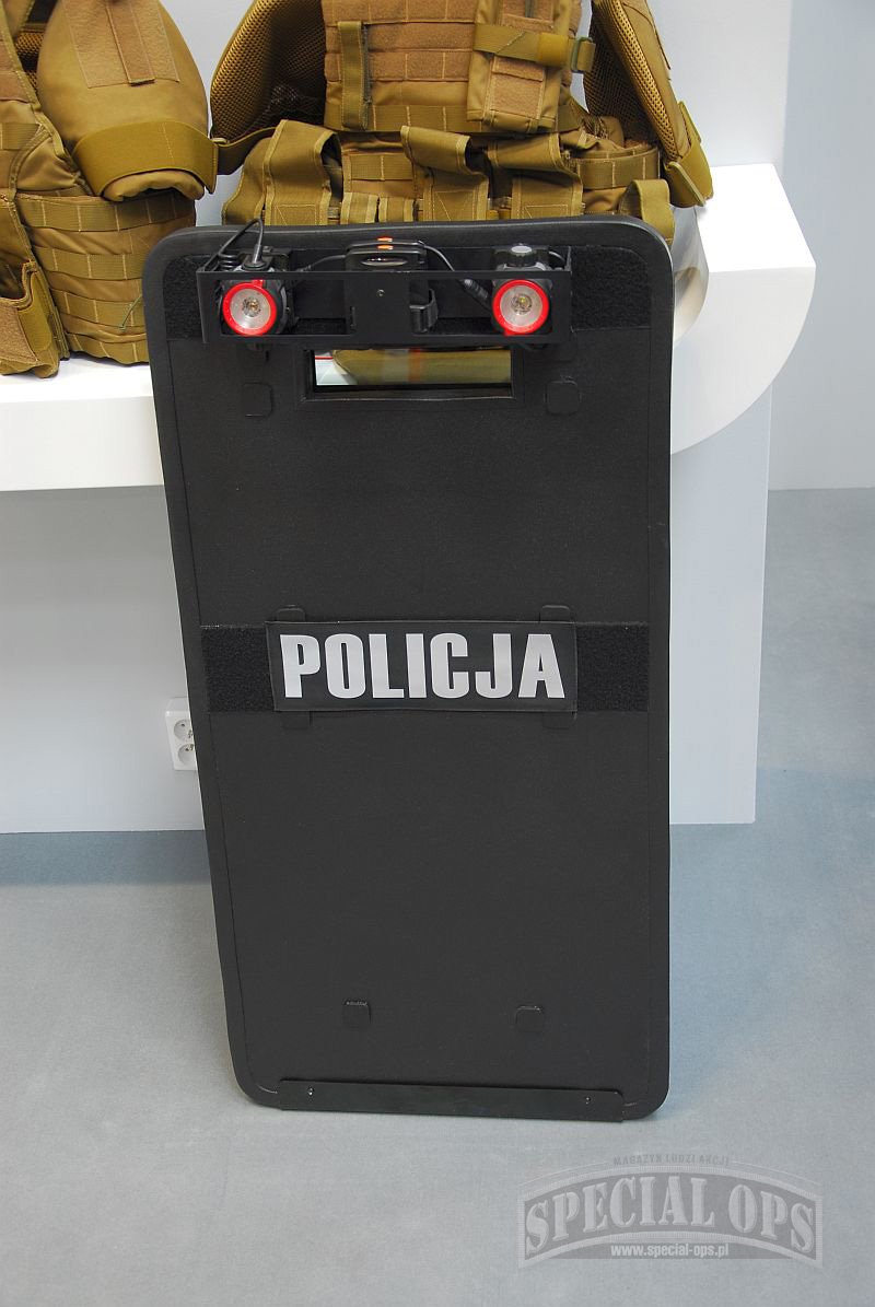 Tarcza balistyczna z oświetleniem (PSO Maskpol)