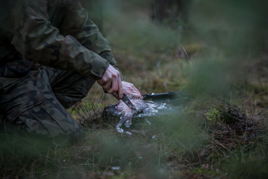 Szkolenie S.E.R.E. (Survival, Evasion, Resistance, Escape) żołnierzy 9. Warmińskiego Pułku Rozpoznawczego z Lidzbarka Warmińskiego na poligonie w Wędrzynie.