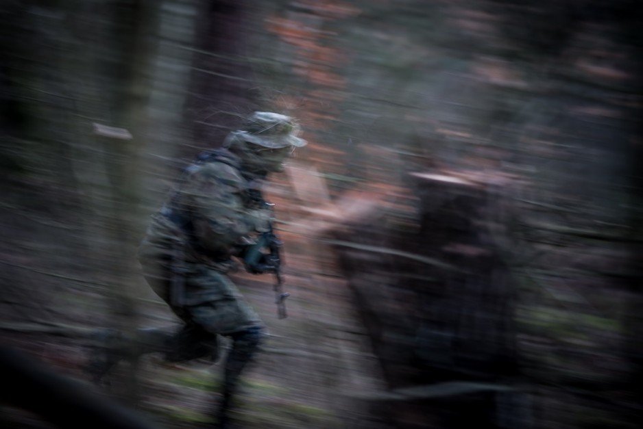 Szkolenie S.E.R.E. (Survival, Evasion, Resistance, Escape) żołnierzy 9. Warmińskiego Pułku Rozpoznawczego z Lidzbarka Warmińskiego na poligonie w Wędrzynie.