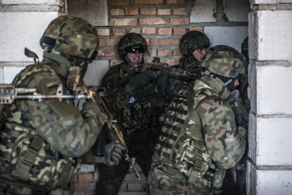 Szkolenie żołnierzy 25. Brygady Kawalerii Powietrznej i Kanadyjczyków z Królewskiego 22. Pułku Kawalerii na poligonie w Drawsku Pomorskim.
