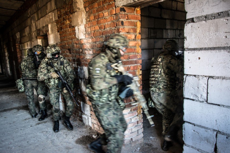 Szkolenie żołnierzy 25. Brygady Kawalerii Powietrznej i Kanadyjczyków z Królewskiego 22. Pułku Kawalerii na poligonie w Drawsku Pomorskim.