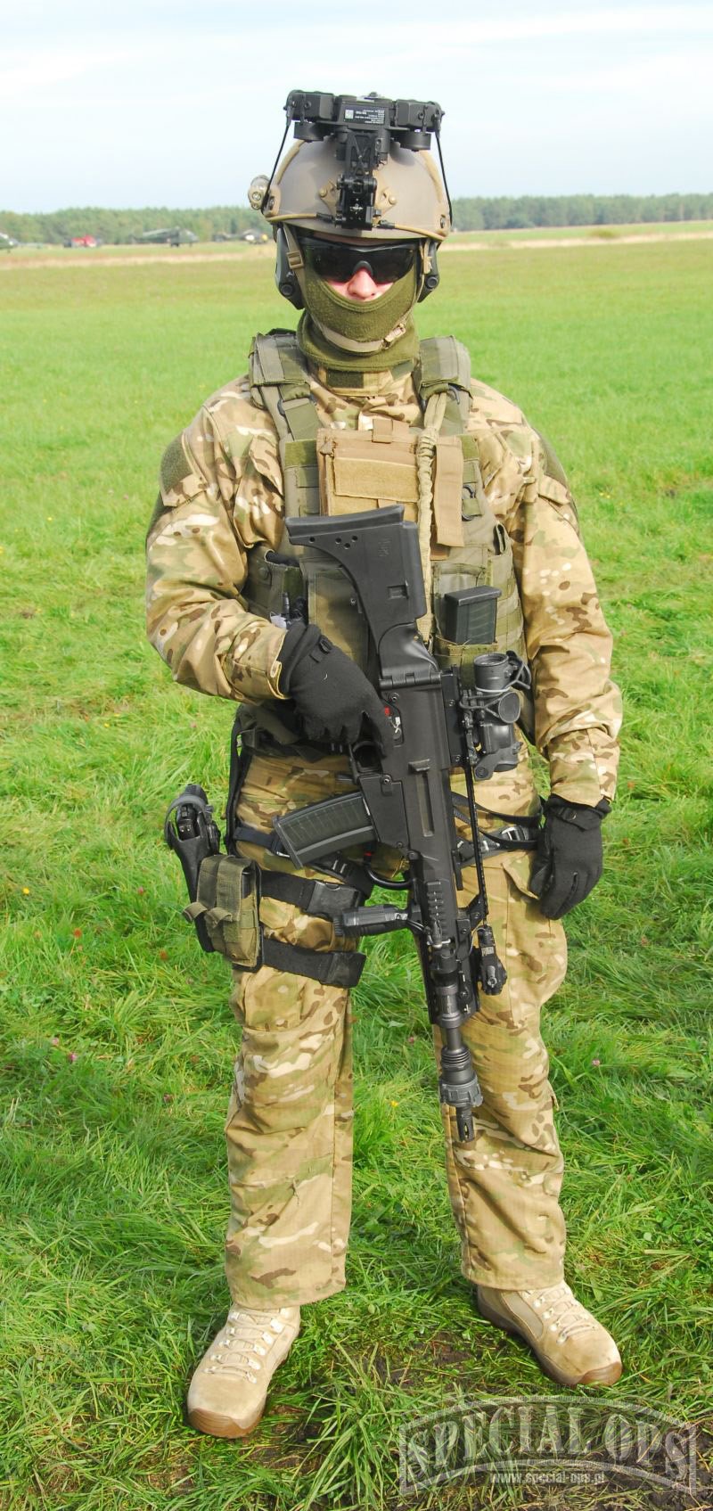 Pokaz wyposażenia i uzbrojenia komandosów JW FORMOZA podczas ćwiczeń Anakonda-12