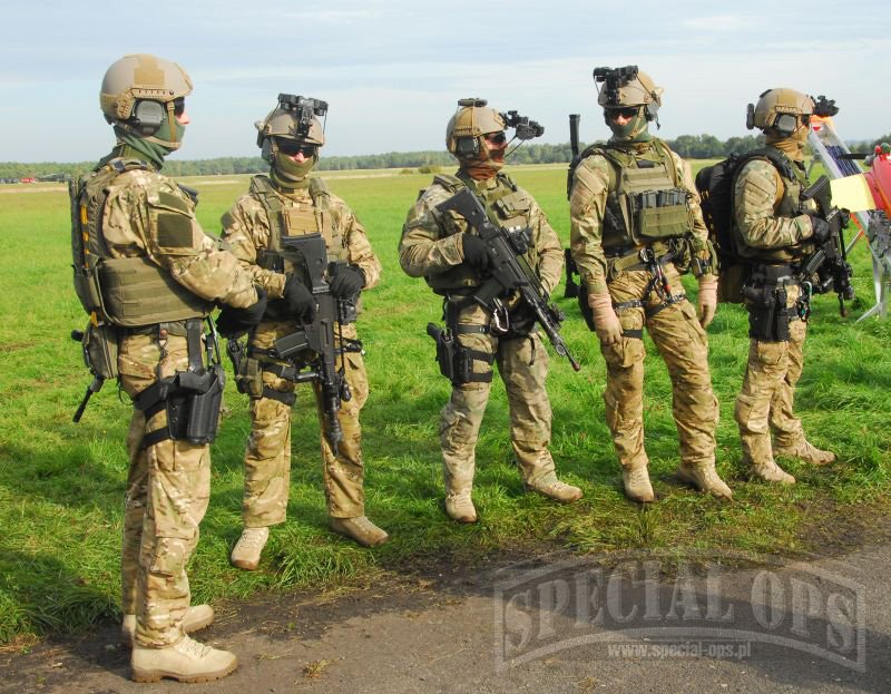 Pokaz wyposażenia i uzbrojenia komandosów JW FORMOZA podczas ćwiczeń Anakonda-12