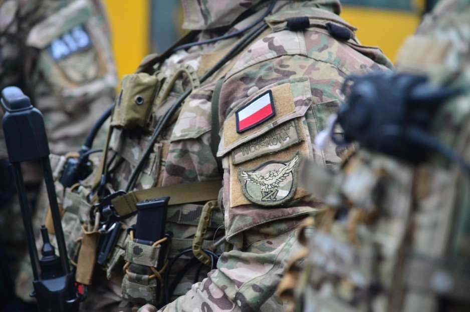 Warsztaty z zakresu taktyki i techniki antyterrorystycznej w zajezdni autobusowej (styczeń 2016) - uczestnicy: Wydział Działań Specjalnych Oddziału Specjalnego Żandarmerii Wojskowej w Warszawie, Agencja Bezpieczeństwa Wewnętrznego, Policja i Straży Granic