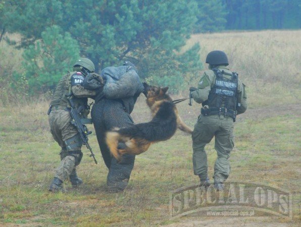 ...który nawet po zatrzymaniu napastnika nie ma zamiaru mu „odpuścić”